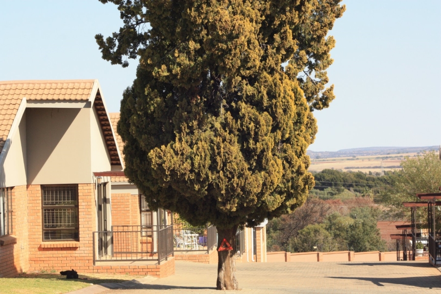 2 Bedroom Property for Sale in Langenhovenpark Free State